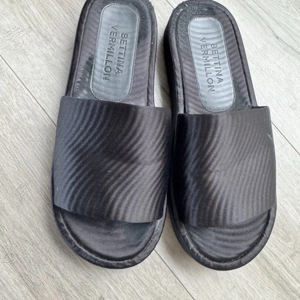 bettina vermillon Black Slides Sandals Size 8